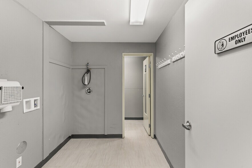 More Photos Of 872 E Sahara Ave, Las Vegas Medical For Lease