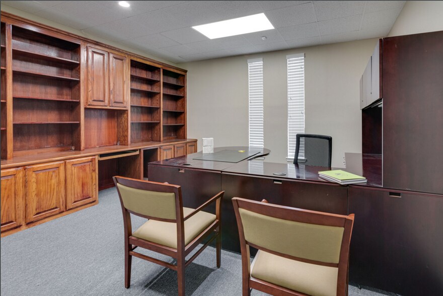 More Photos Of 820 SW Wilshire Blvd, Burleson Office For Sale