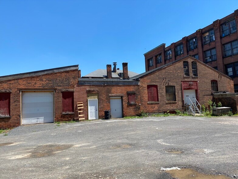 More Photos Of 9-13 Canal St, Rochester Manufacturing For Lease