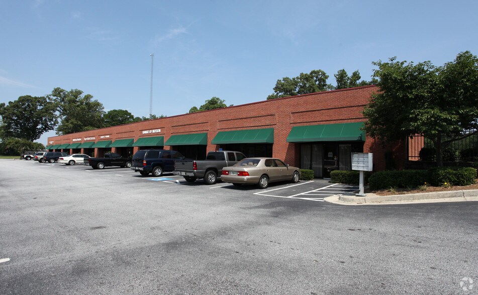 More Photos Of 526 Forest Pky, Forest Park Unknown For Lease