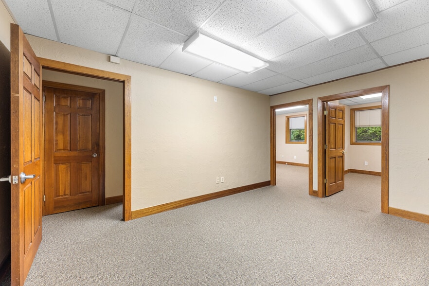 More Photos Of 84 Park Ave, Flemington Office For Lease