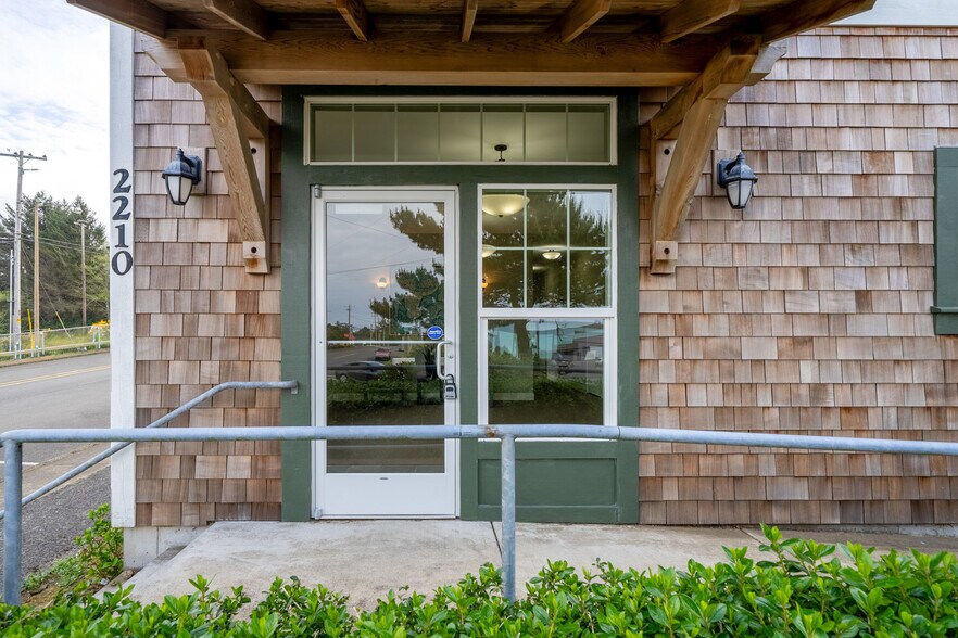More Photos Of 2210 NE 22nd St, Lincoln City Office For Lease