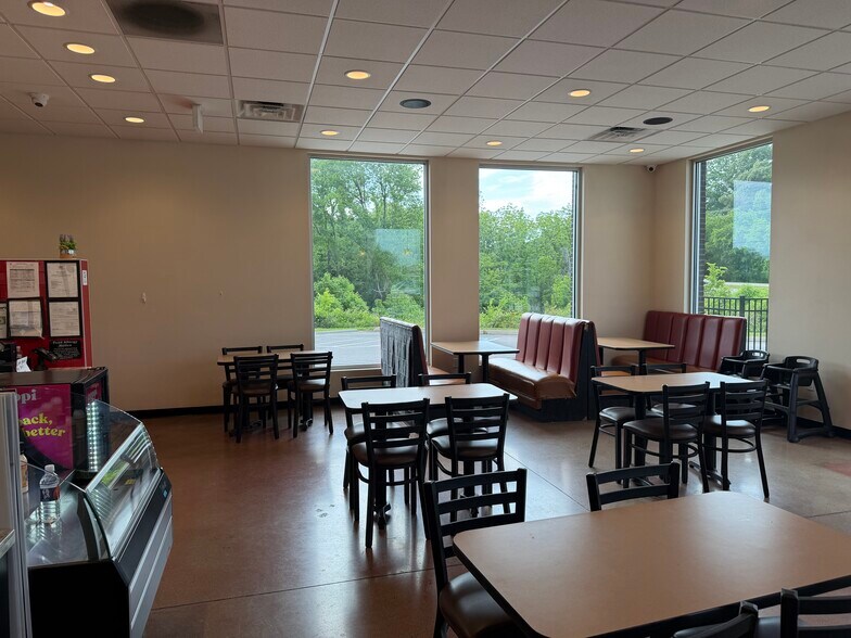 More Photos Of 2025 Bridgeway Dr, Maryville Fast Food For Sale