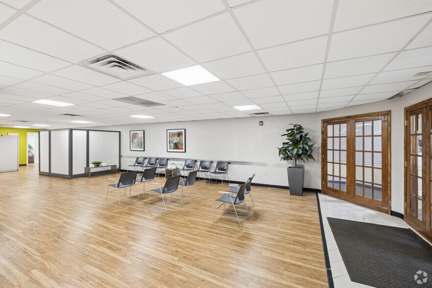 More Photos Of 190 N Evergreen Ave, Woodbury Office For Sale