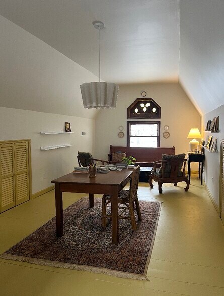 More Photos Of 28 W Bridge St, Saugerties Office For Lease