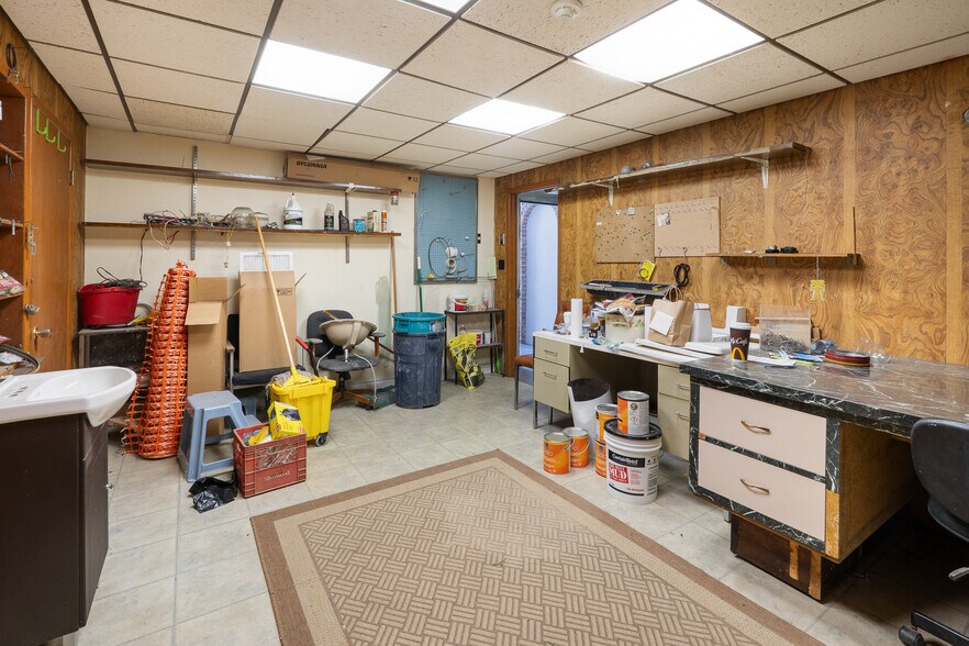 More Photos Of 2024 Dufferin Av, Wallaceburg Apartments For Sale