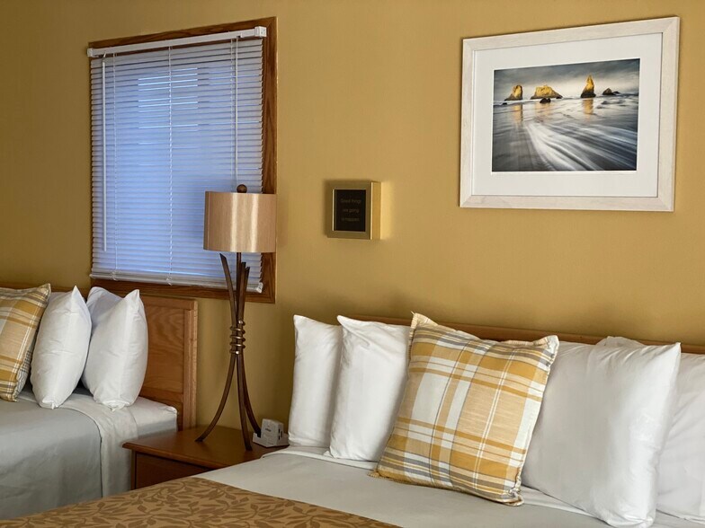 More Photos Of 940 Oregon Ave SE, Bandon Hotel For Sale