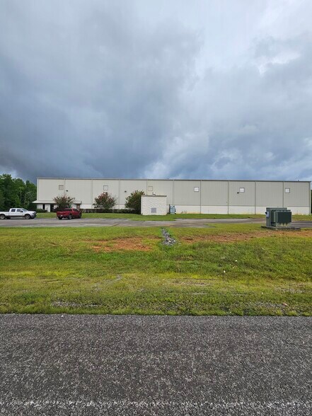 More Photos Of 87 Volunteer Ct, Manchester Manufacturing For Lease