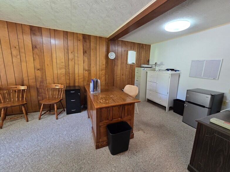 More Photos Of 1350 E Rhorer Rd, Bloomington Specialty For Sale