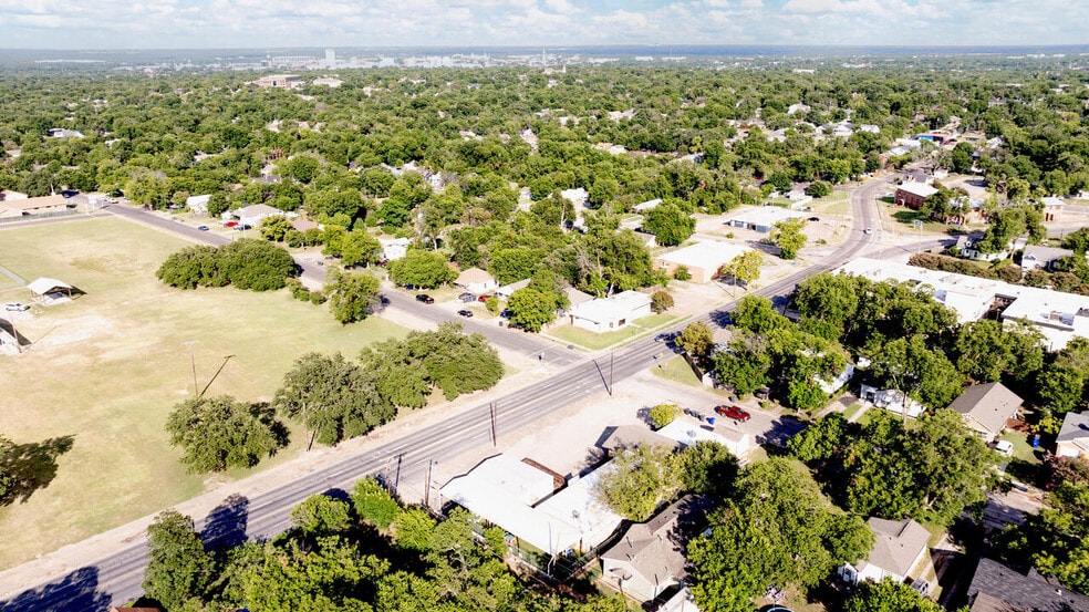 More Photos Of 2000 N 25th St, Waco Daycare Center For Sale