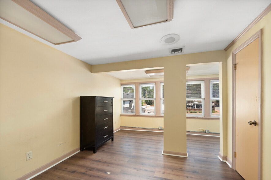 More Photos Of 15 Thomas St, North Providence Freestanding For Sale