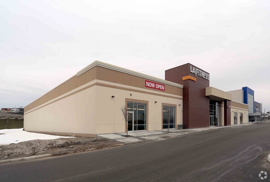 More Photos Of 637 Cundles Rd E, Barrie Freestanding For Lease