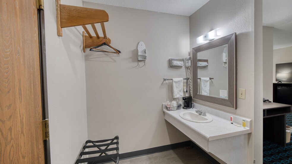 More Photos Of 2600 Whitewood Service Rd, Sturgis Hotel For Sale