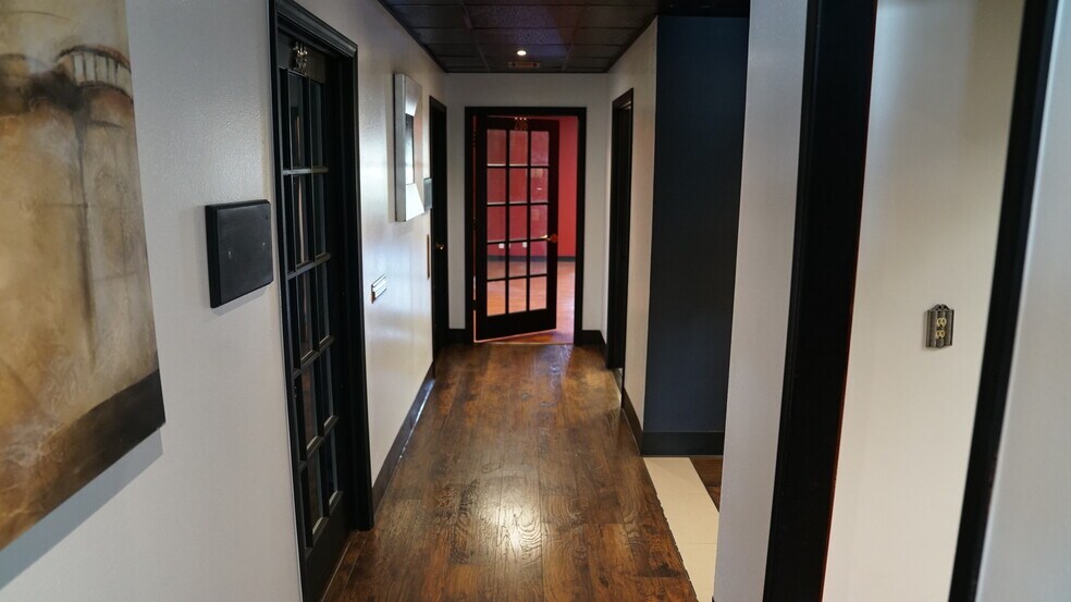 More Photos Of 6670 S Lewis Ave, Tulsa Office For Sale