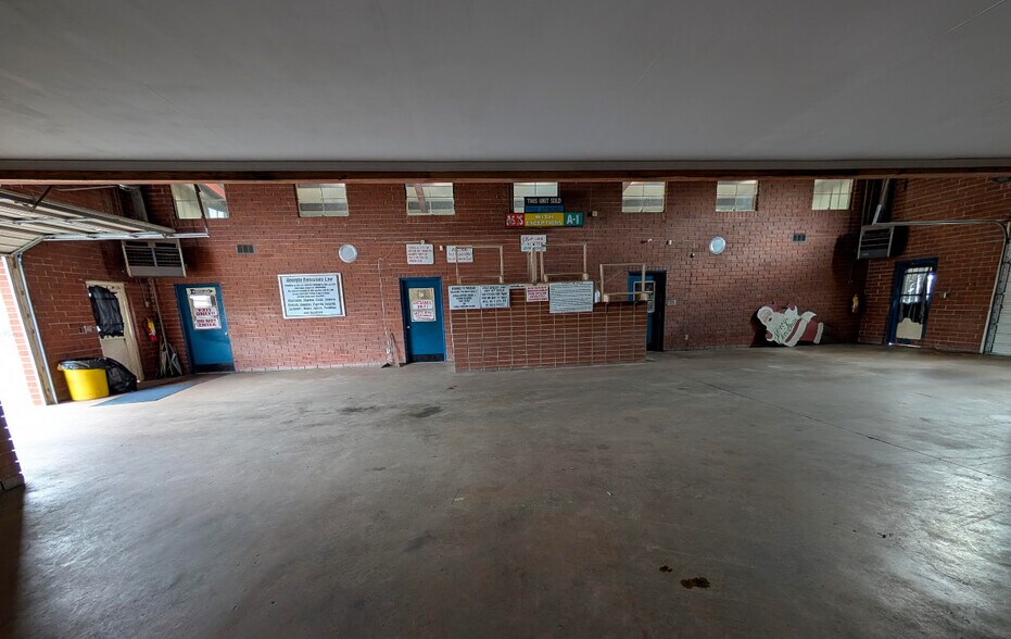 More Photos Of 4453 Broadway, Macon-Bibb Distribution For Lease