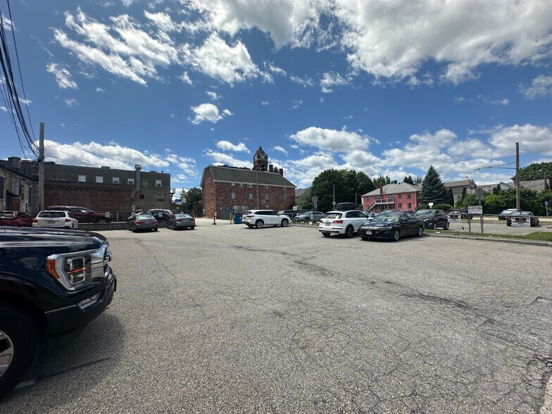 More Photos Of 443-455 Moody St, Waltham Storefront Retail Residential For Lease