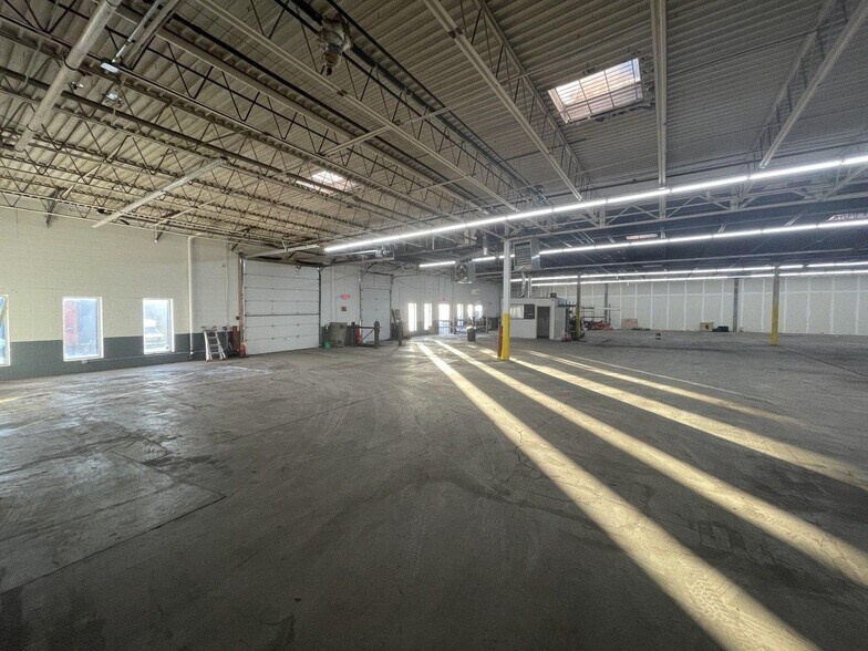 More Photos Of 869-885 Pierce Butler Rt, Saint Paul Light Manufacturing For Lease