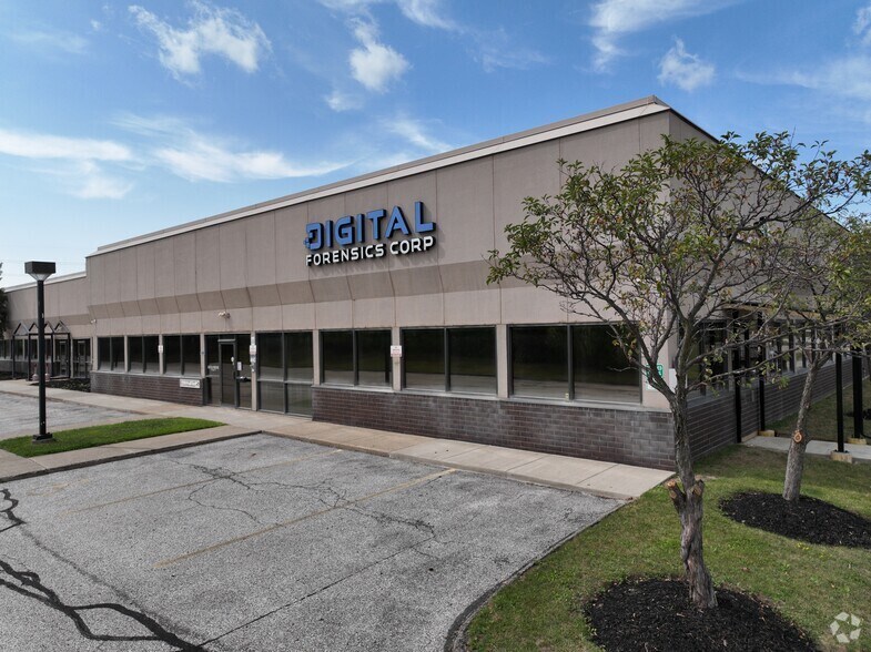 More Photos Of 4400 Renaissance Pky, Warrensville Heights Showroom For Lease