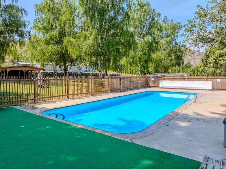 More Photos Of 10 McCammon Rd, Tonasket Hotel For Sale