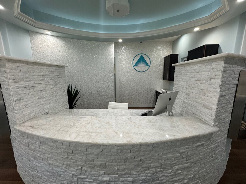 More Photos Of 5435 Park Central Ct, Naples Medical For Sale