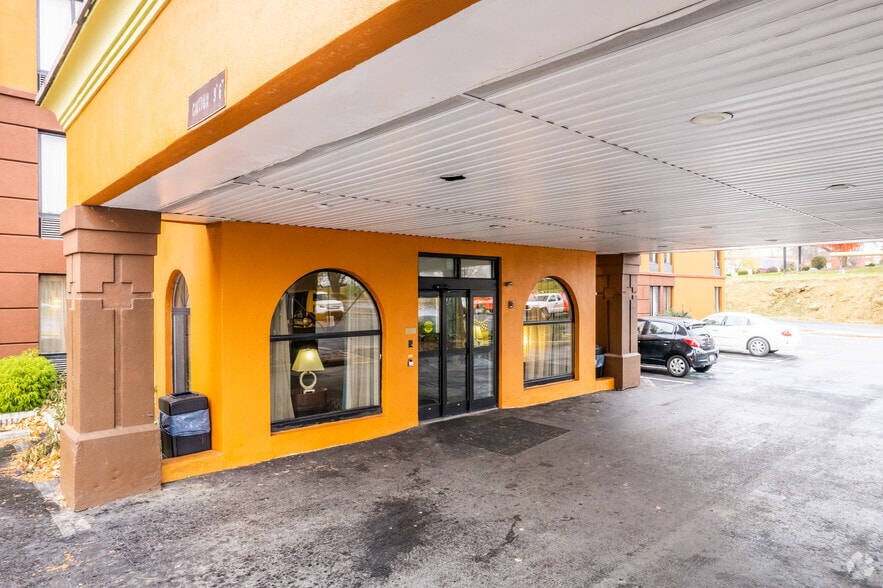 More Photos Of 910 Woodland Rd, Reading Hotel For Sale