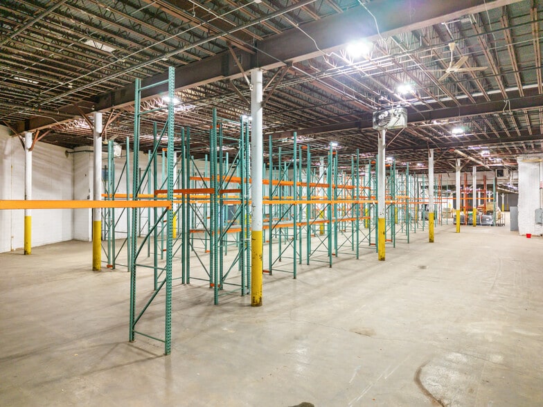 More Photos Of 3949 Austin Blvd, Island Park Warehouse For Sale