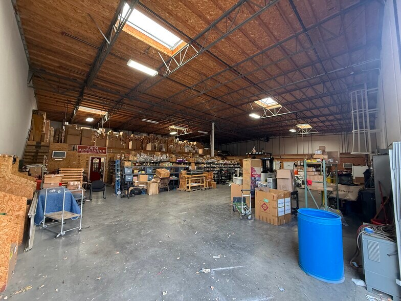 More Photos Of 480 Business Center Ct, Redlands Warehouse For Lease