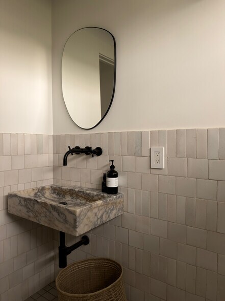 More Photos Of 72245 El Paseo, Palm Desert Office For Sale