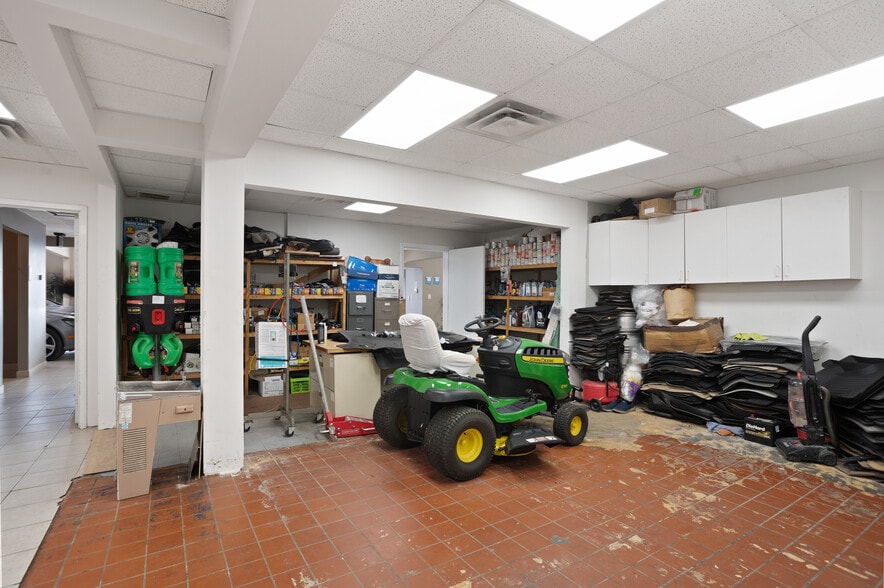 More Photos Of 2000 Columbia Ave, Franklin Freestanding For Lease