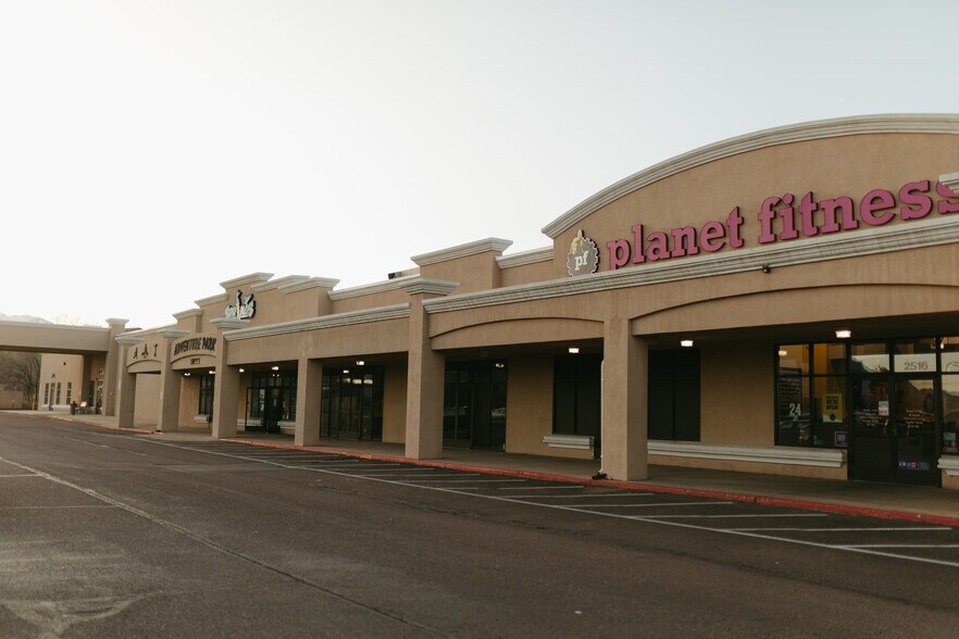 More Photos Of 2508-2520 Airport Rd, Colorado Springs General Retail For Lease