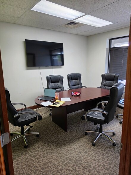 More Photos Of 5815 E Riverside Blvd, Rockford General Retail For Lease