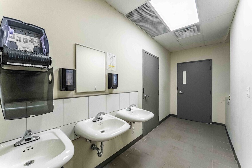 More Photos Of 500 Barrydowne Rd, Sudbury Manufacturing For Sale