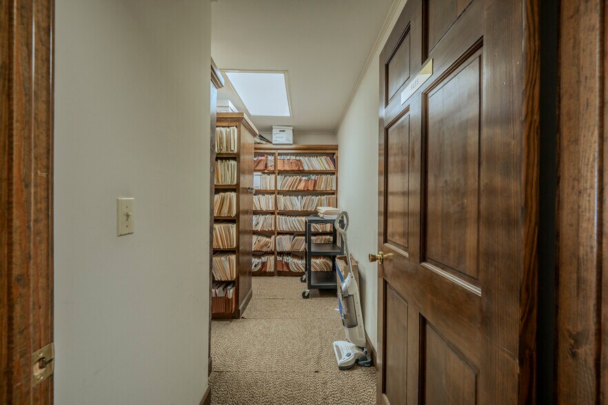 More Photos Of 40 W Main St, Savannah Office For Sale