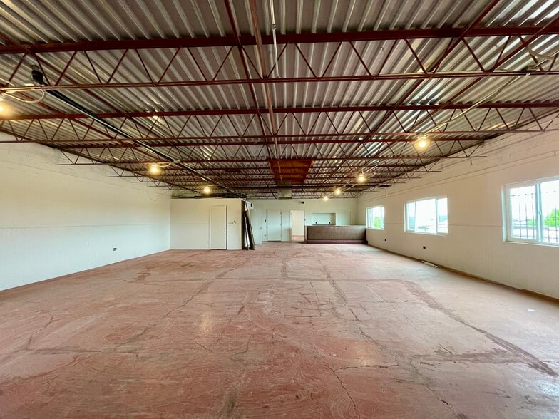 More Photos Of 2323 Dayton St, Aurora Freestanding For Lease