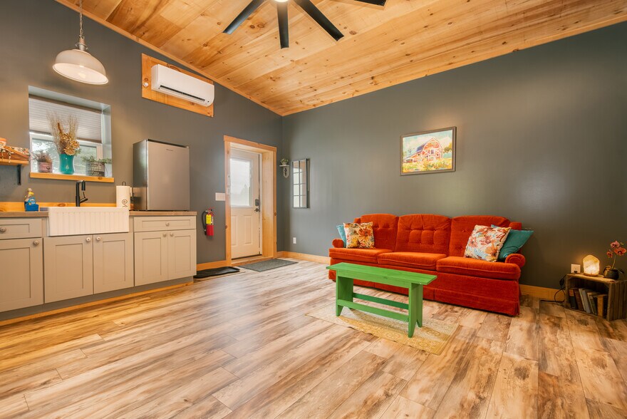 More Photos Of 541 Spruce St, Thomas Flex For Sale