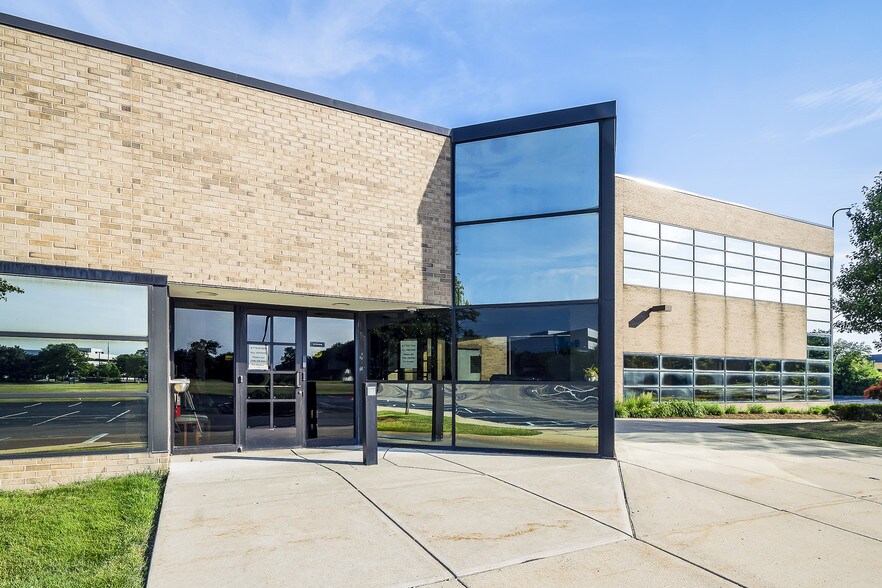 More Photos Of 5225 Auto Club Dr, Dearborn Office For Sale