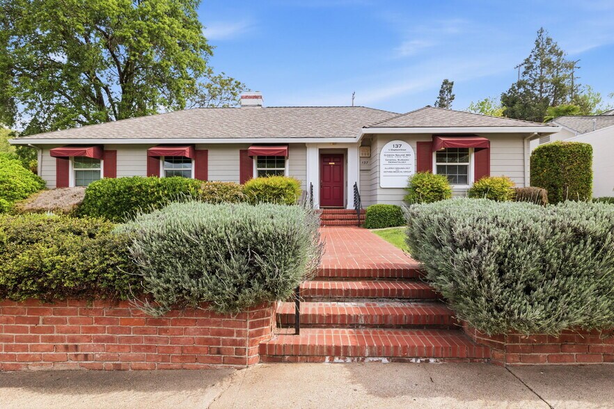 More Photos Of 137 S Shepherd St, Sonora Flex For Sale