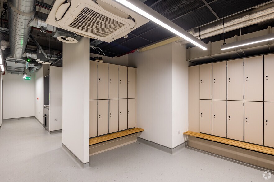 More Photos Of 1 Ropemaker St, London Office For Lease