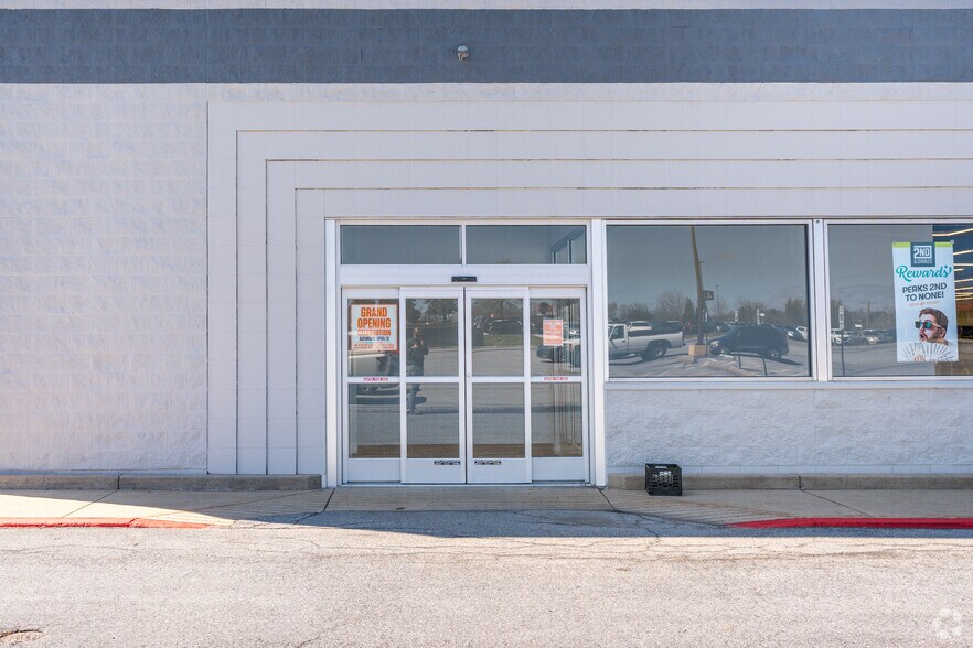 More Photos Of 460 Mall Rd, Harrisburg Freestanding For Sale