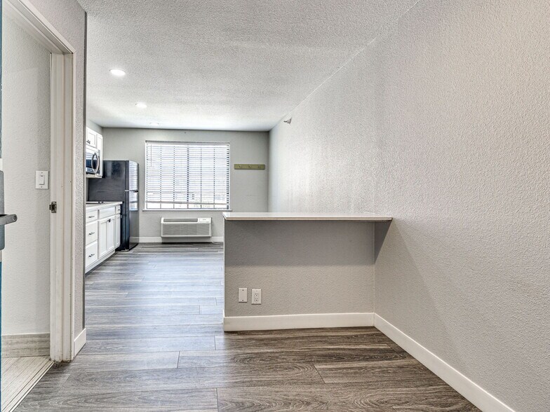 More Photos Of 3211 S 79th East Ave, Tulsa Apartments For Sale