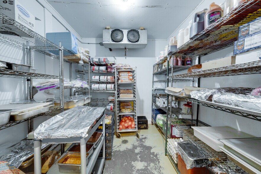More Photos Of 17589 TX-19 Hwy, Montalba General Retail For Sale