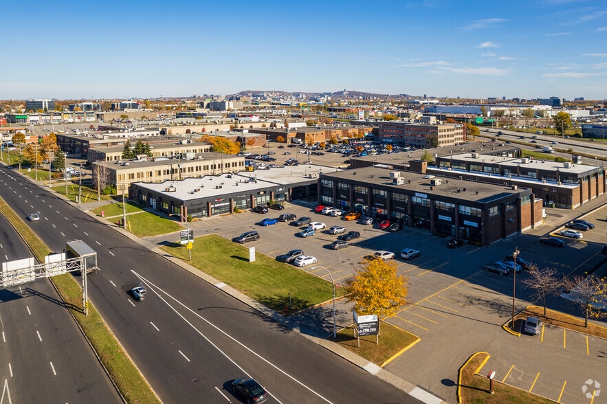 Primary Photo Of 4000-4036 Boul De La Côte-Vertu, Montréal Showroom For Lease