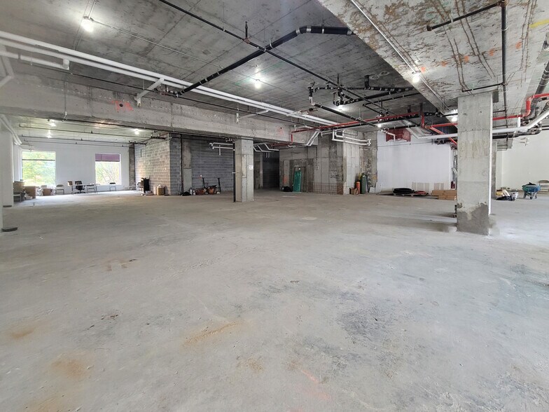 More Photos Of 913 E Tremont Ave, Bronx Apartments For Lease