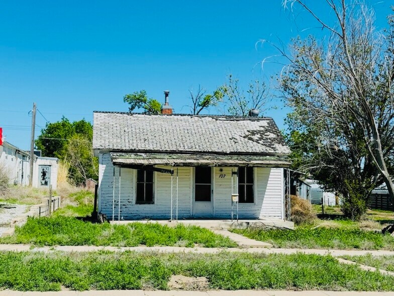 More Photos Of 506 E B St, McCook Service Station For Sale
