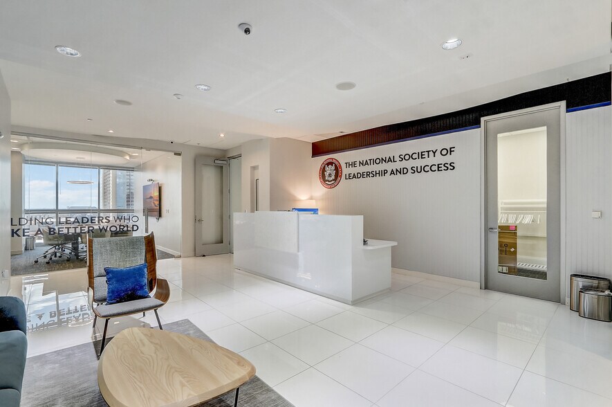 More Photos Of 111 N Magnolia Ave, Orlando Office For Lease