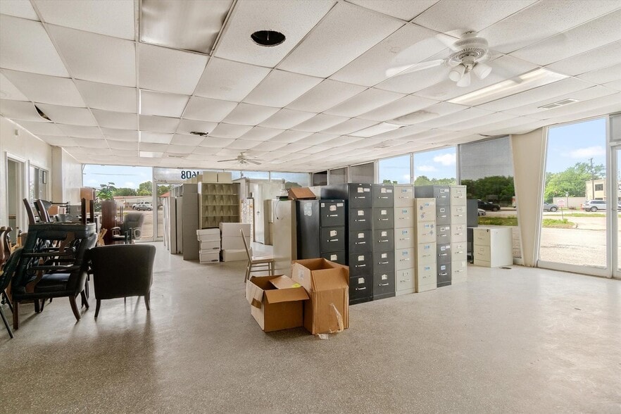 More Photos Of 1608 W Moore Ave, Terrell Auto Dealership For Sale