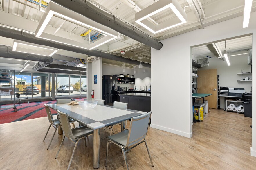 More Photos Of 2714 Dr Martin Luther King St, Saint Petersburg Office For Lease