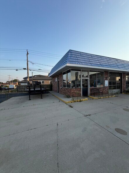 More Photos Of 6401-6407 W 63rd St, Chicago Auto Repair For Lease