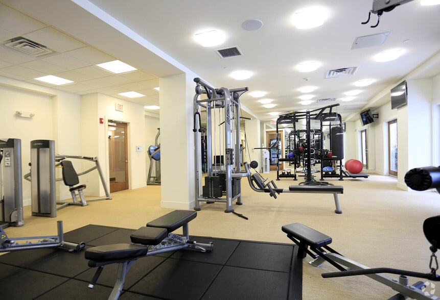 More Photos Of 515 West Ave, Norwalk Unknown For Lease