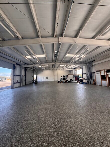More Photos Of 4455 Ulmerton Rd, Clearwater Warehouse For Lease